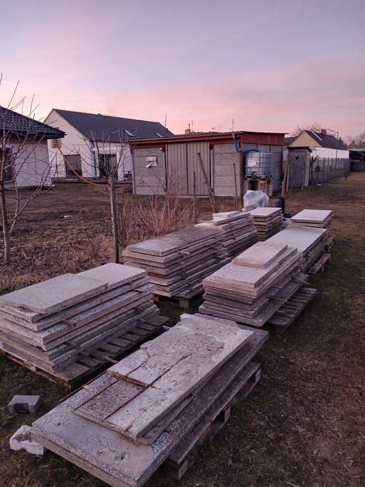 Odpady kamienne  na ścieżkę