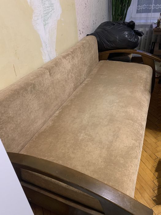 Диван для вітальні або спальні