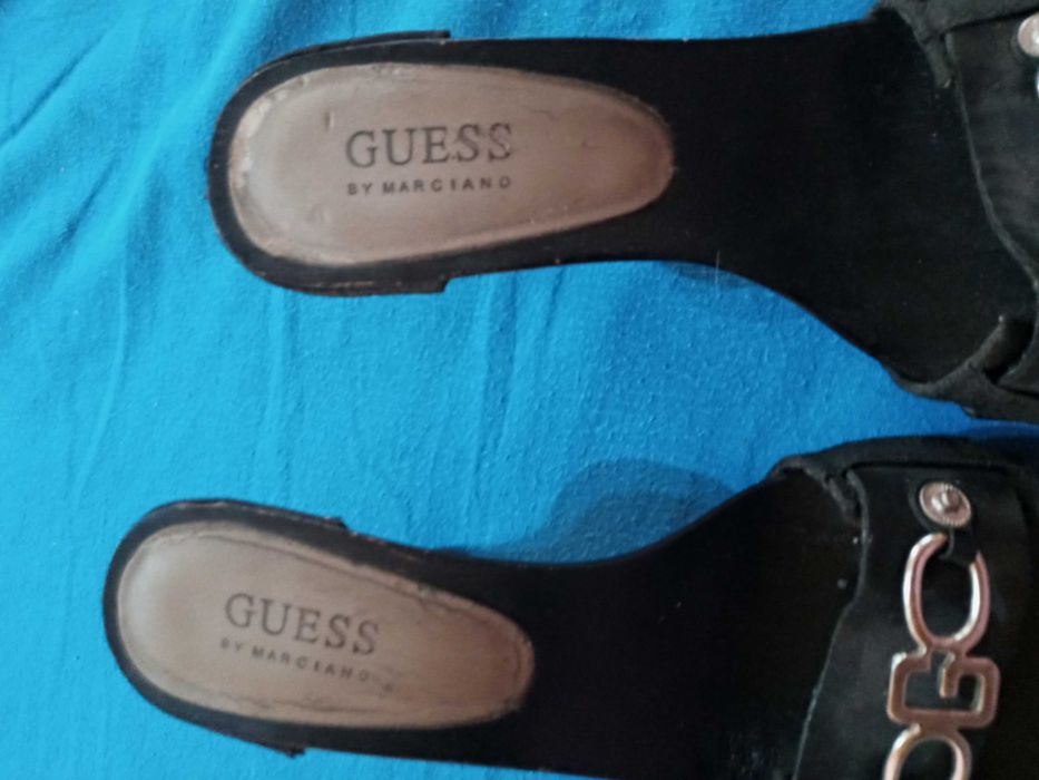 Chinelas com sola de madeira GUESS