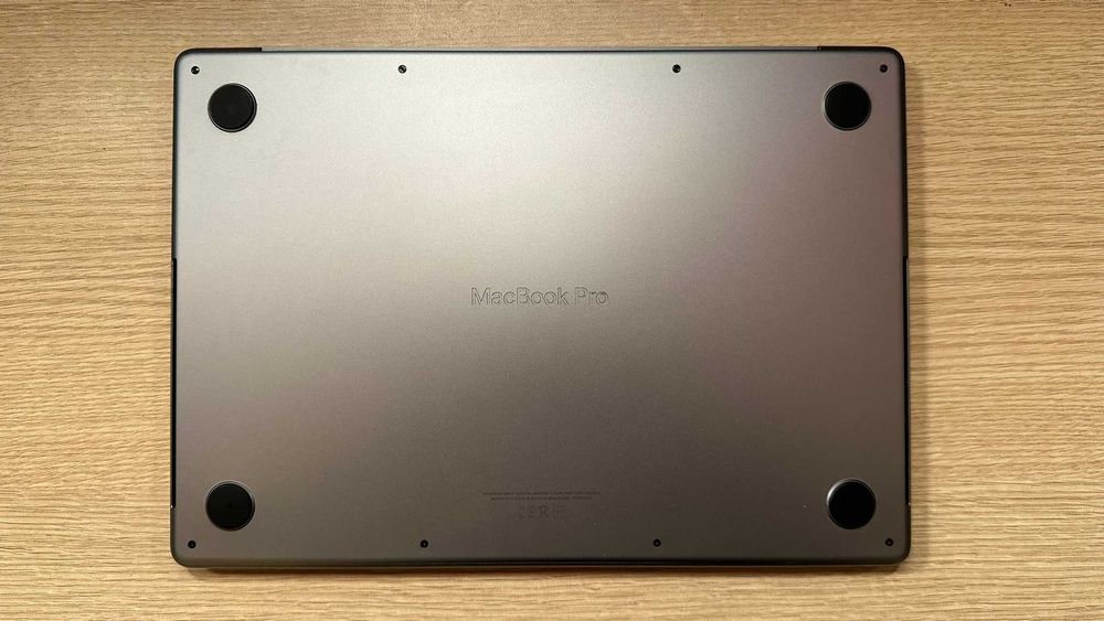 MacBook Pro 14 M1 Max | 64GB | 2TB / 2048GB | Retina XDR | 4 monitory