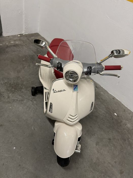 Vespa elétrica criança