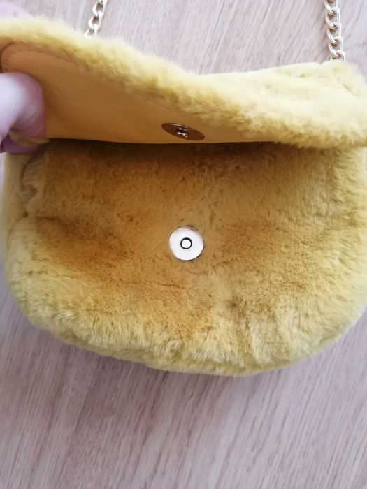 Bolsa / pochete com alsa dourada