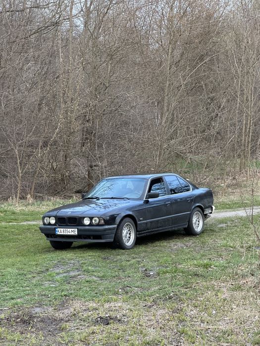 Автомобіль Бмв е34