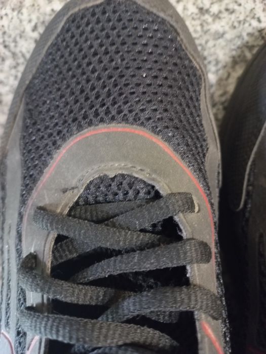 Sapatilhas pretas número 42/43