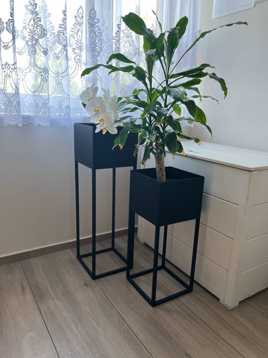 Kwietniki metalowe stojące