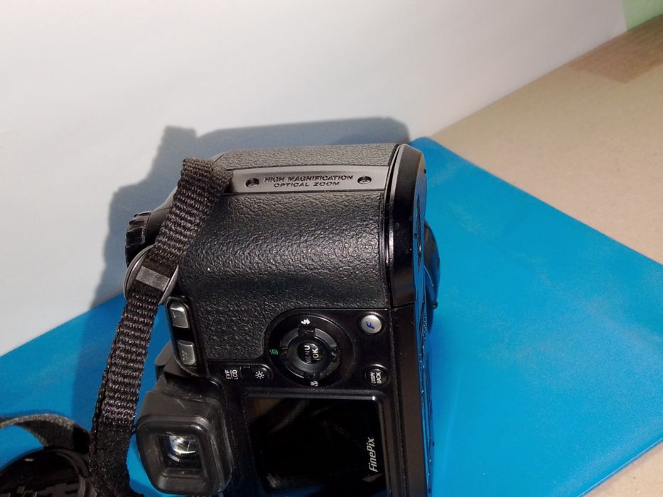 Фотоаппарат зум-компакт  Fujifilm finepix s5600