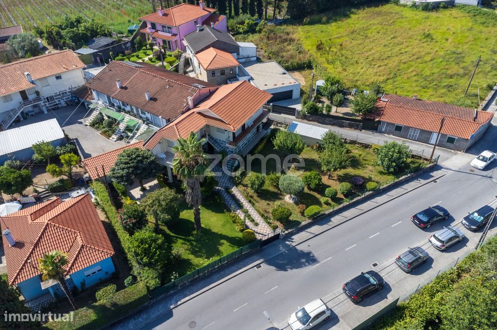 Moradia individual T4 + T3 em S. João Ponte