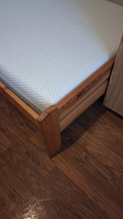 Materac z łóżkiem