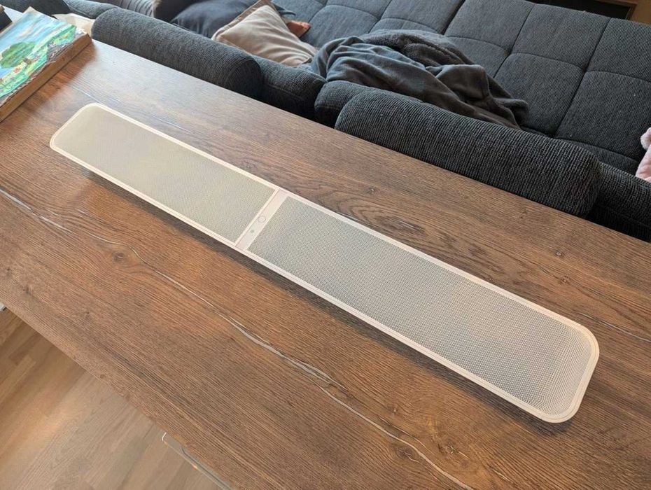 Bluesound Pulse Soundbar 2i biały z uchwytem ściennym