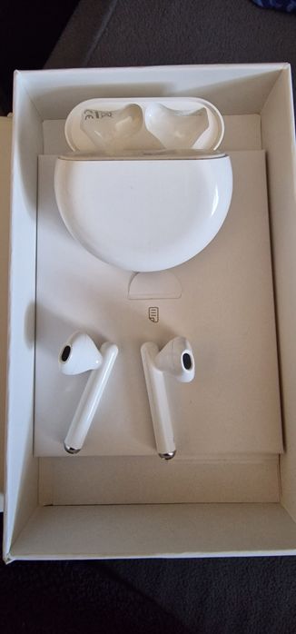 Продам наушники HUAWEI FreeBuds 3