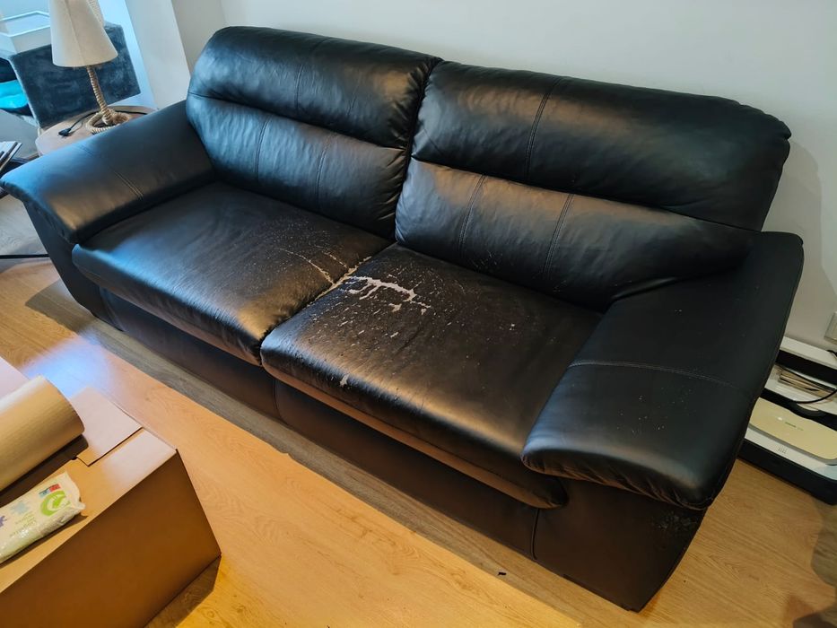 Sofá preto Sofá IKEA preto de 2-3 lugares (pele sintética)