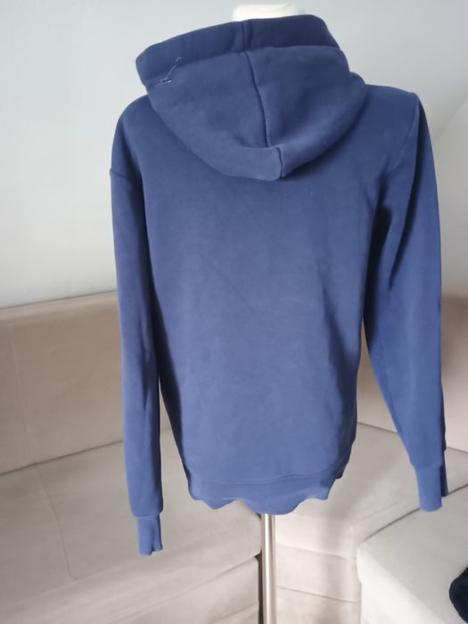 Granatowa bluza z kapturem