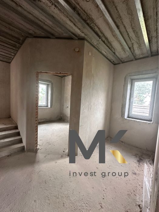 Продаж двоповерхового будинку з великою ділянкою. Стоянка-2