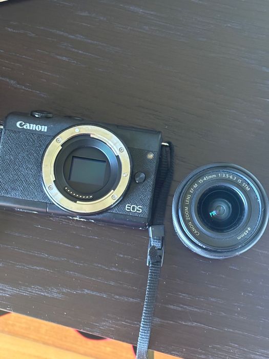 CANON EOS M200 + M 15-45mm