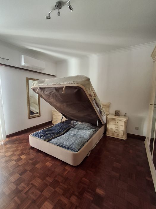 Sommier de casal com arrumação