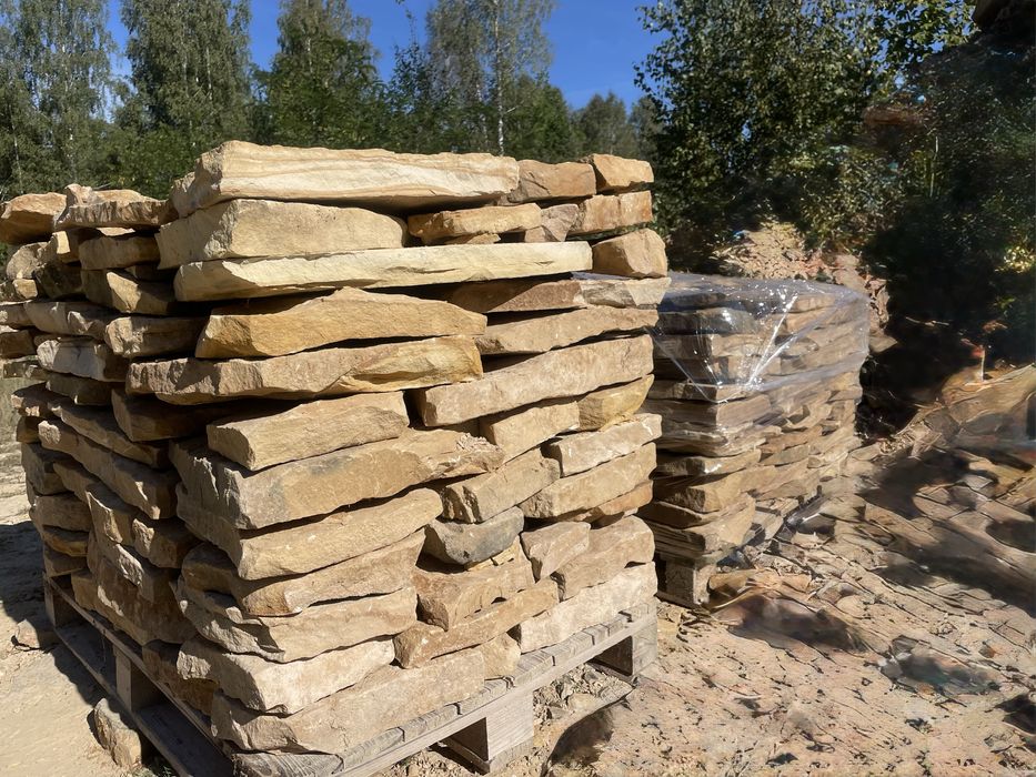 Piaskowiec Dzikówka kamień naturalny skalniak płyty murek ogród altany