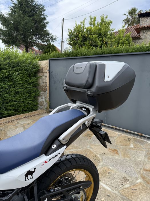 Honda Transalp XL750 (muitos extras)