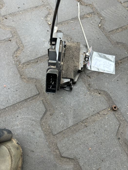 Zamek mechanizm zamka tył tylny lewy Mazda 3 Hatchback rok 2005