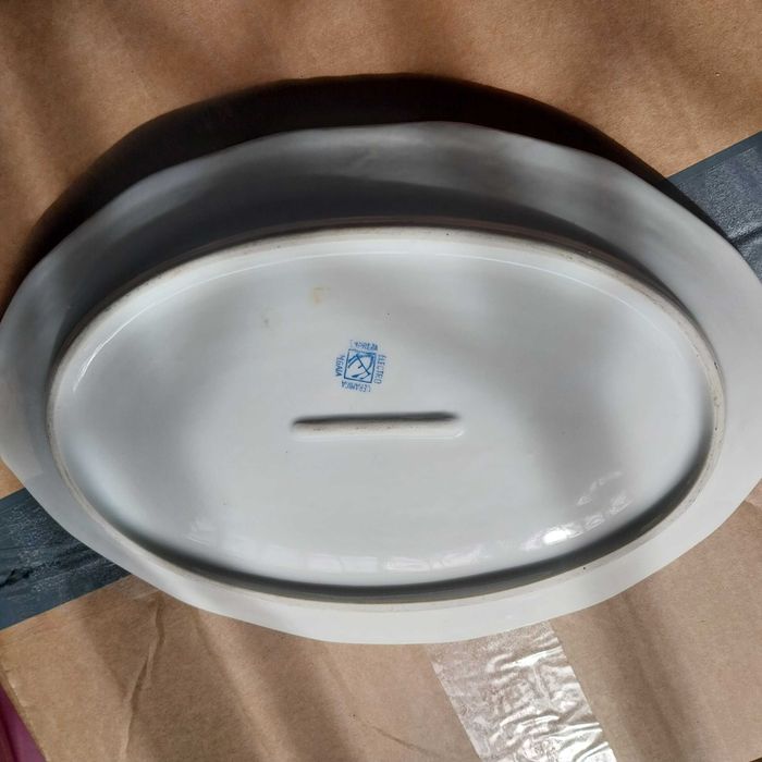 Travessas e taças de porcelana