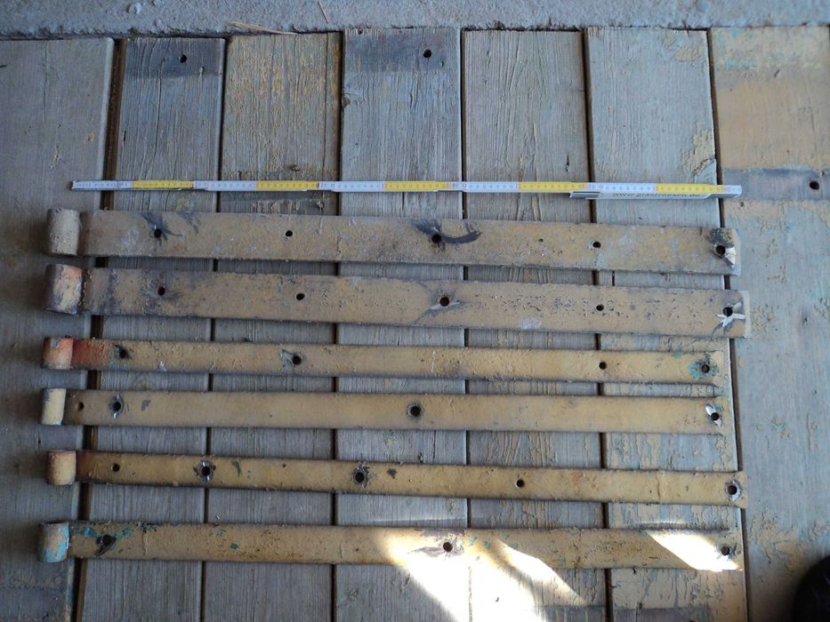 Stare solidne zawiasy okucia