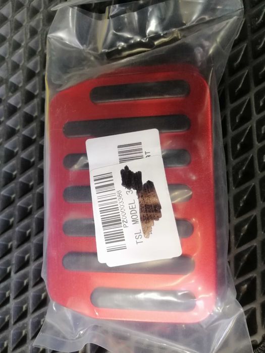 алюминевые резиновые накладки на педали тесла