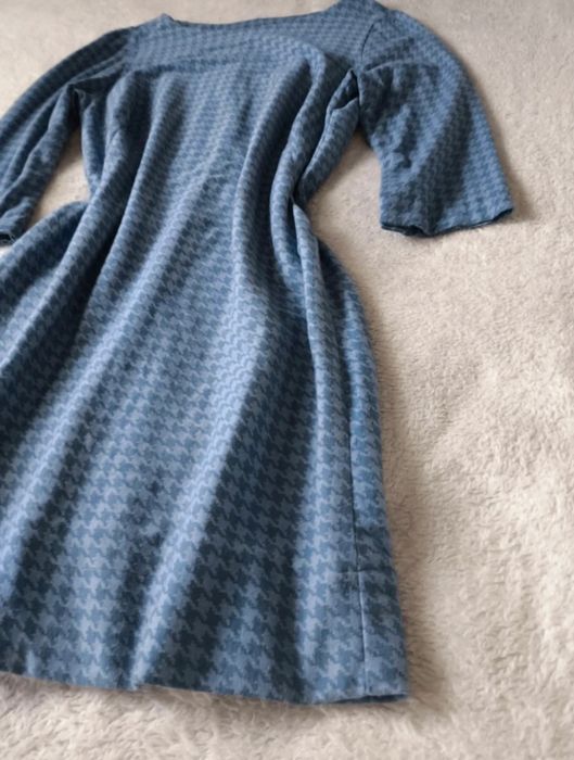 Niebieska sukienka w pepitkę