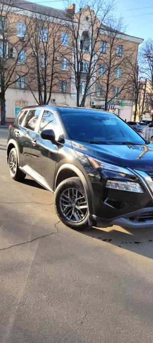 Nissan Rogue чорный