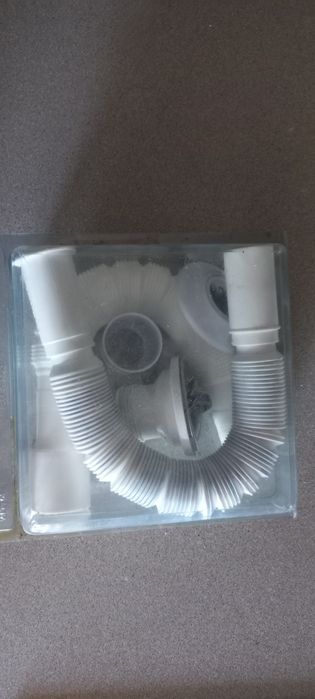 2 Sifões e mais peças  para canalização