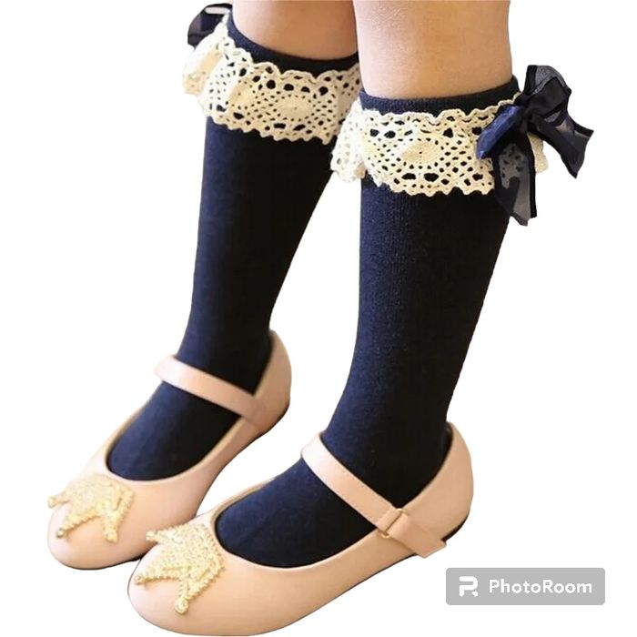 Granatowe eleganckie podkolanówki z koronką