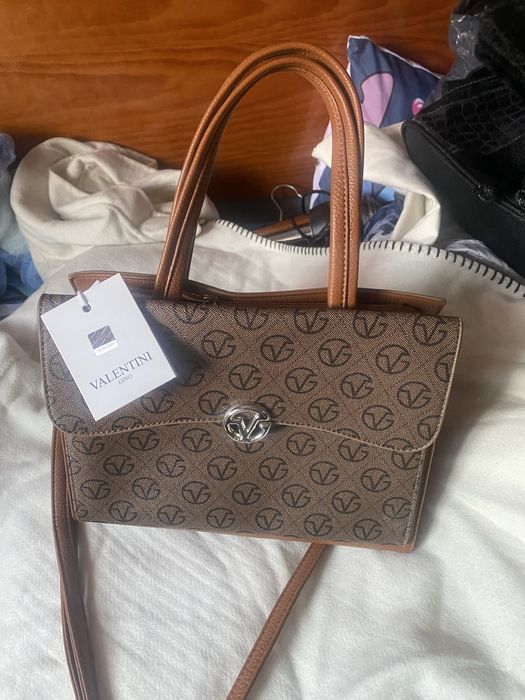 Carteira nova com etiqueta