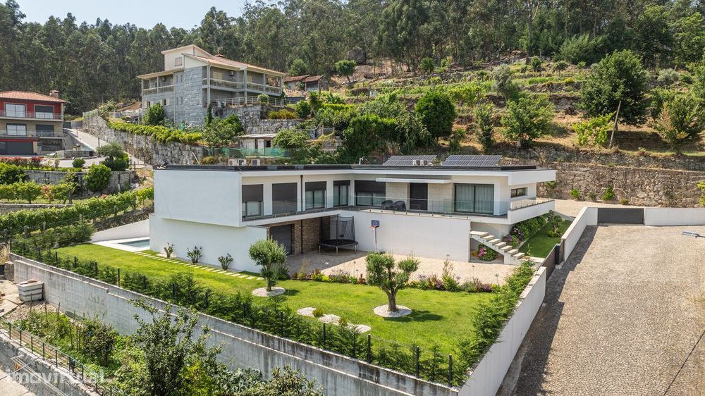 Moradia de Arquitetura Contemporânea com Piscina | Fafe