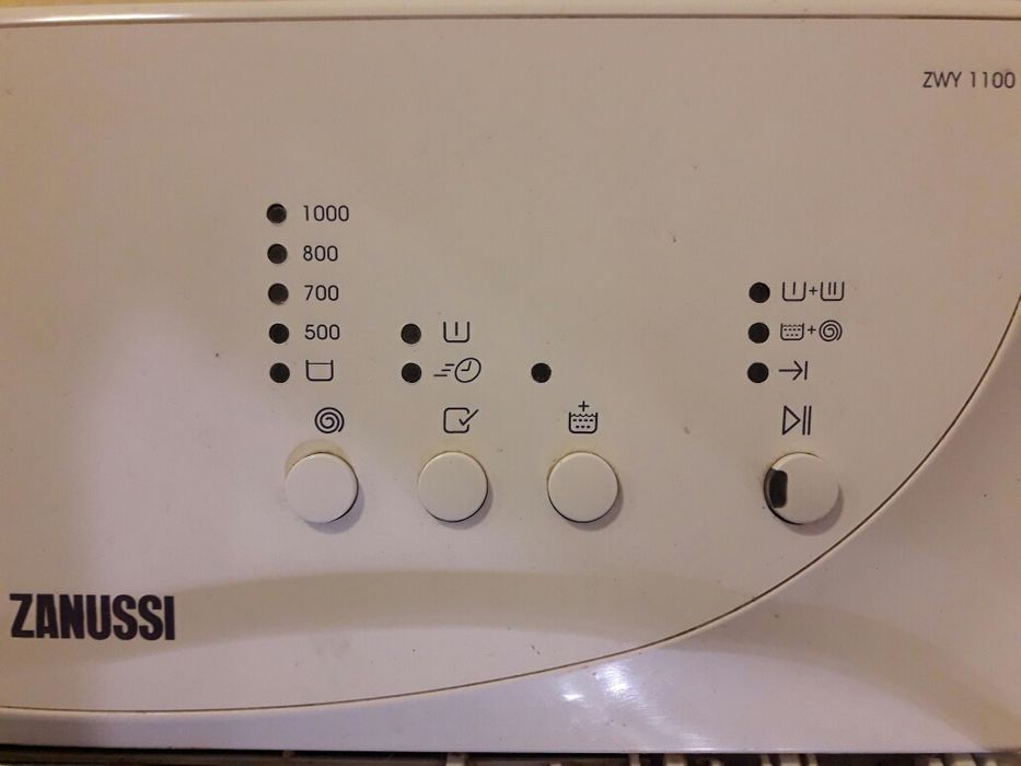Пральна машина Zanussi.