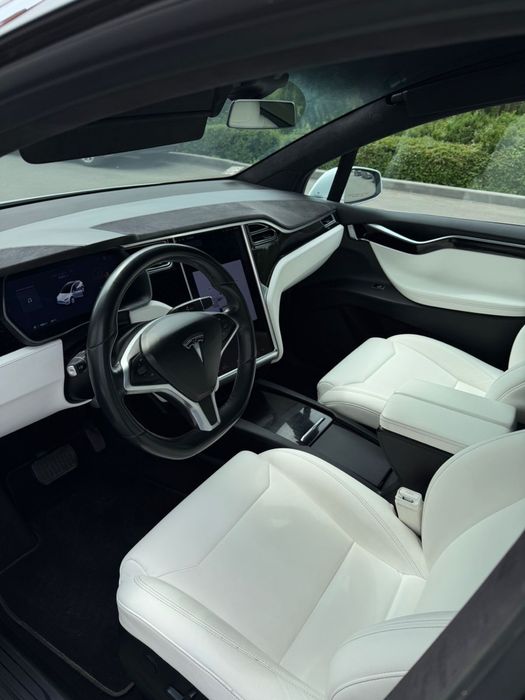 Tesla Model X 2017 VIN 5YJXCBE22HF050407 фото оголошення 8 з 13