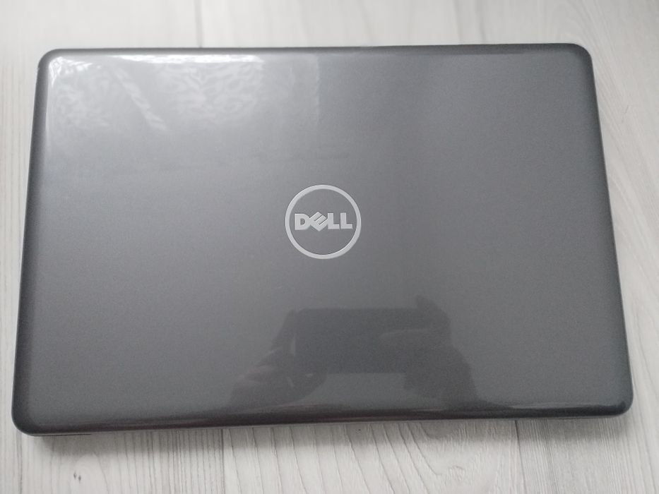 Laptop DELL Intel I3  SSD Radeon