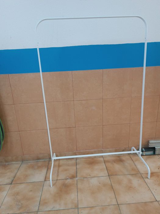 Vendo cabideiro como novo