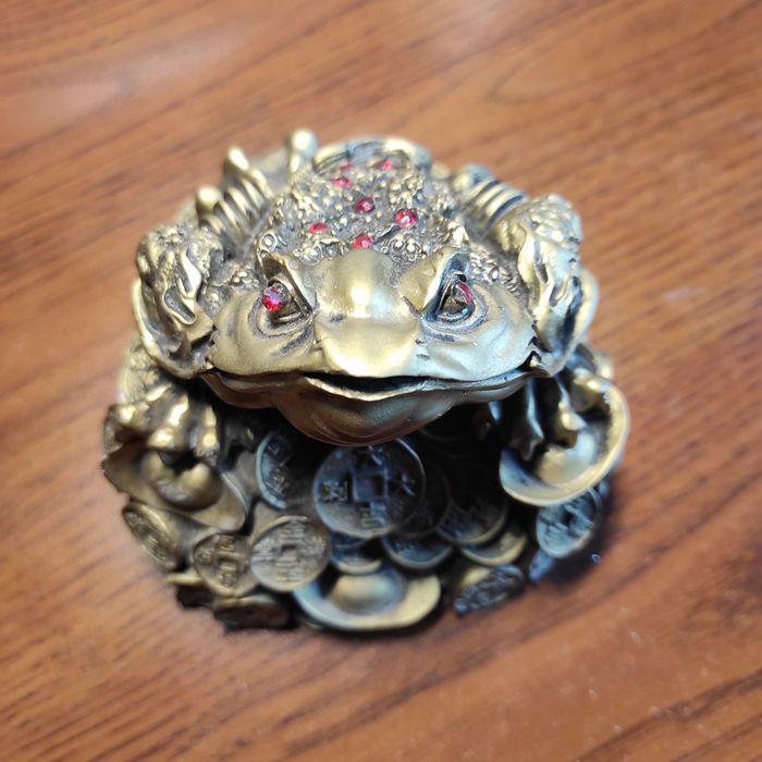 Статуэтка большая денежная трехлапая жаба Сань Чу