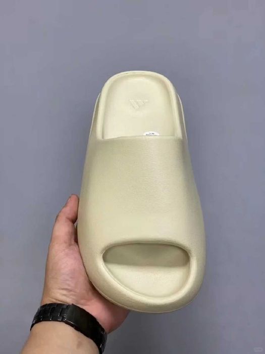 adidas_Yeezy_Slide_Bone_matowe r. 42