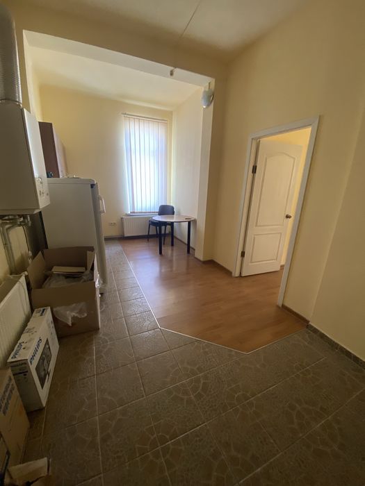 Продам 2-кімнатну квартиру в Берегові