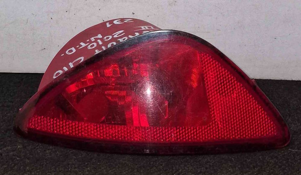 Farolim Nevoeiro Trás Direito 8200776121 - RENAULT CLIO III