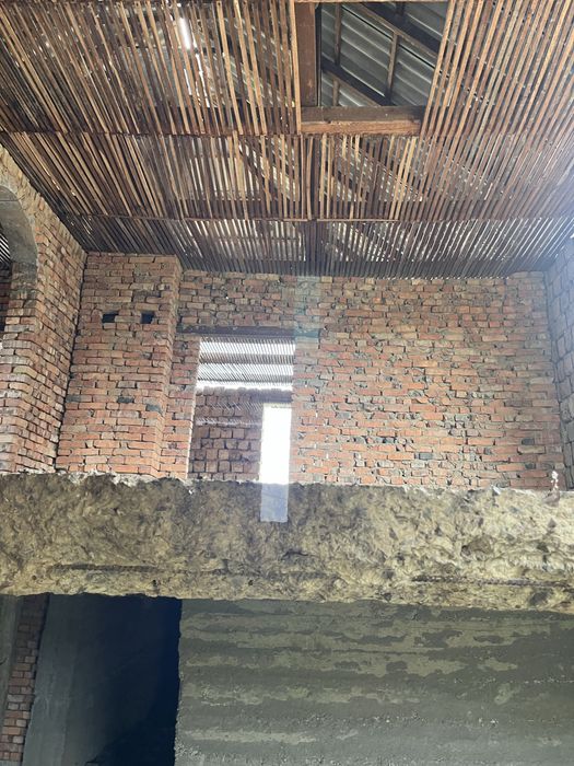 Недобудова 130 м2 приват ділянка 10 соток Берегово вул. Буча