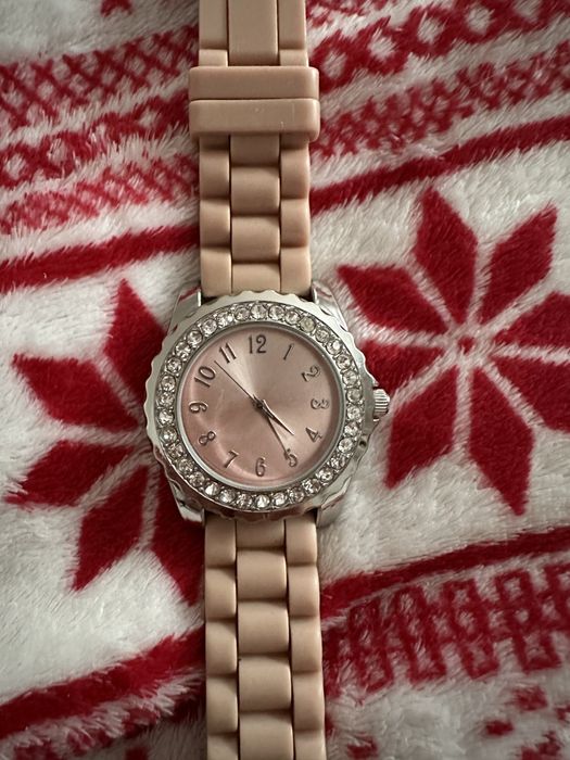 Różowy damski zegarek