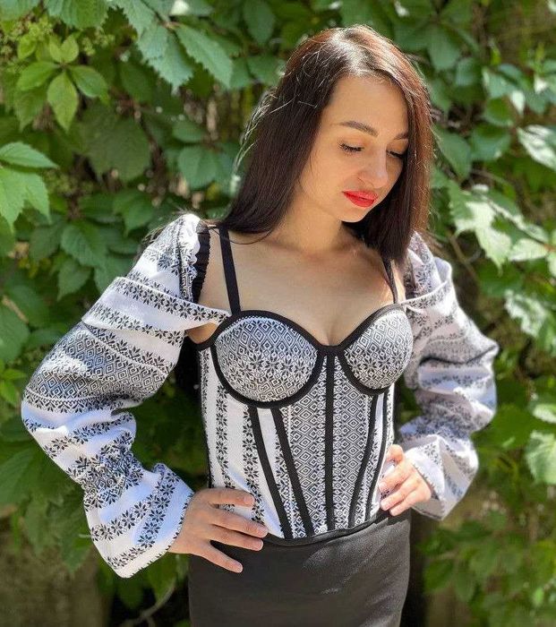 Корсет вишиванка, різні кольори. Рукава, дві пари бретель та чокер.