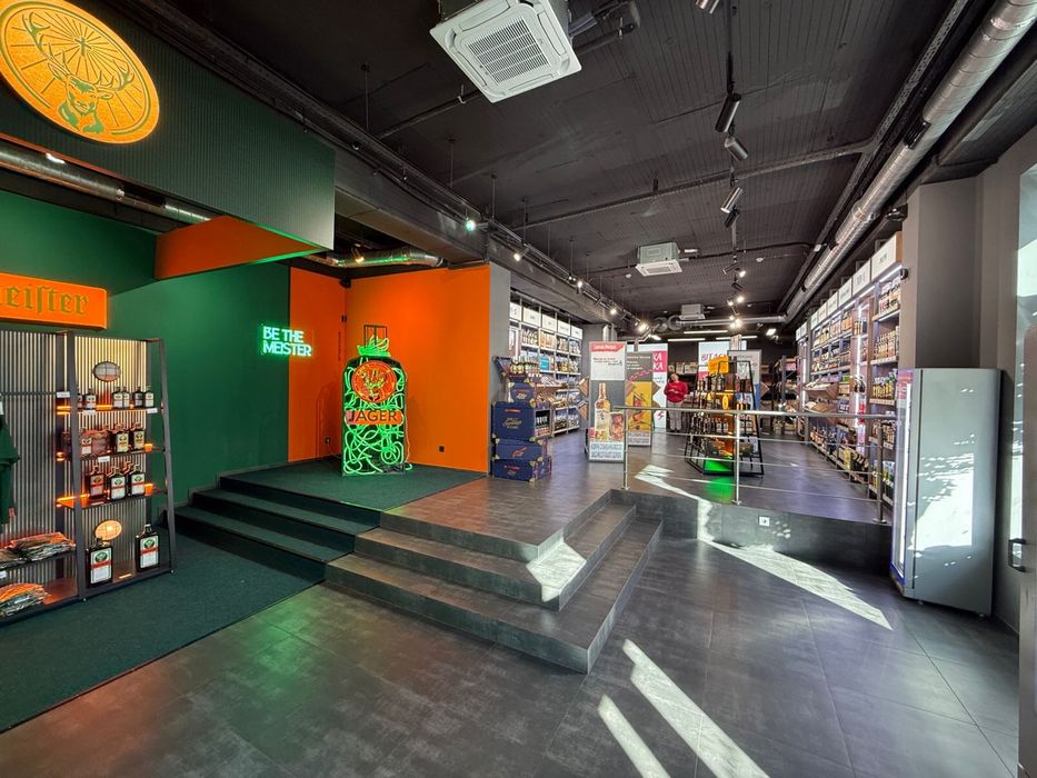 Фасадне приміщеня 135 кв.м, окремий вхід Міхновського 1.