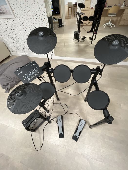 Zestaw perkusji Yamaha Electronic Drum Kit DTX402K