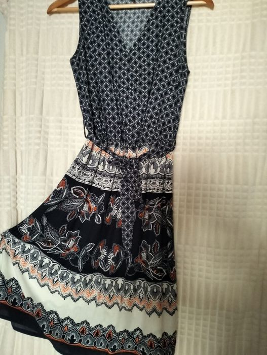 Sprzedam sukienkę rozmiar XS z Moodo