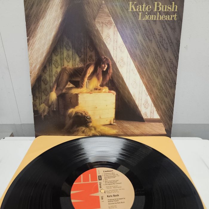 Sprzedam płytę winylową Kate Bush.