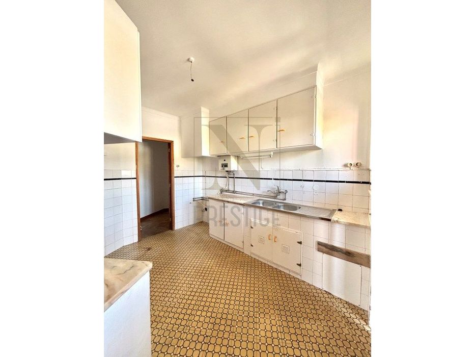 Apartamento T4 no Bairro Norton de Matos