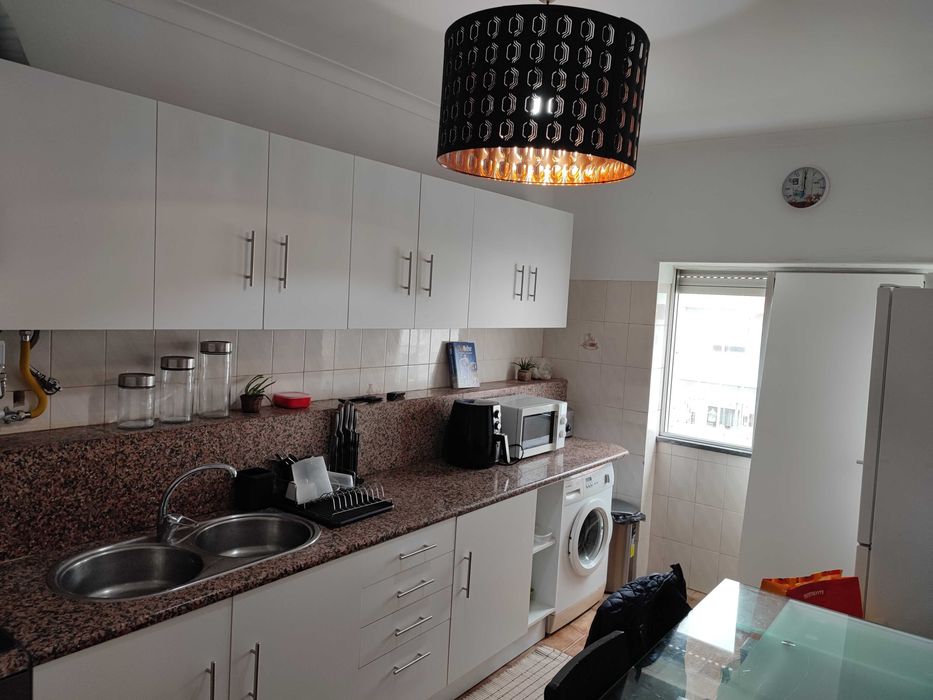 Alugo Quarto - Moita