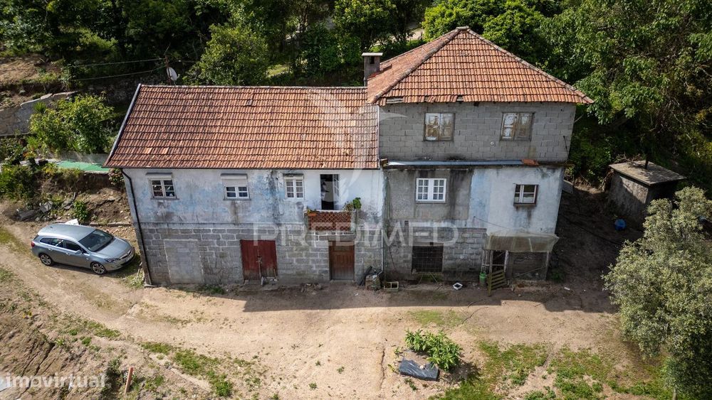Moradia para restauro Gerês