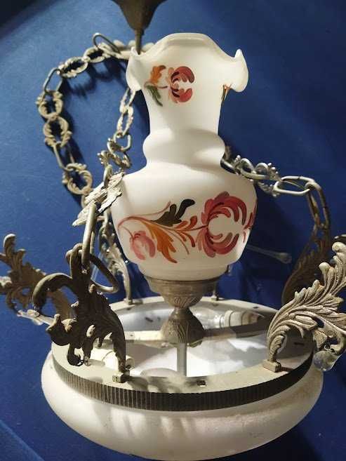 Candeeiro de teto vintage muito bonito em vidro pintado.